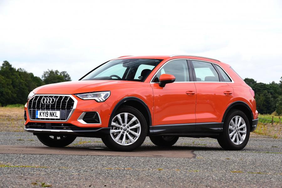  Audi Q3 40 TDI Quattro Advanced 2018 года  (UK) (фото 1 из 17)